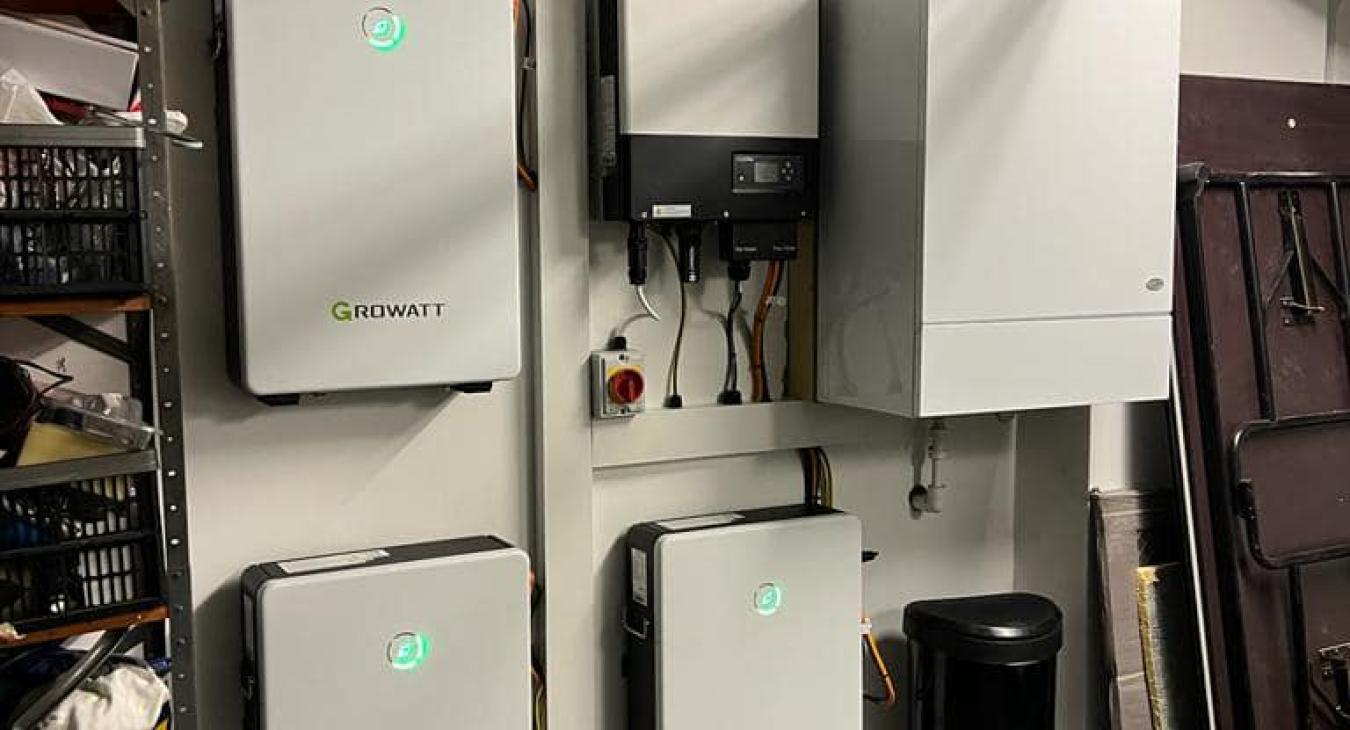 How do Solar Batteries Work? - Intolec, Warwick